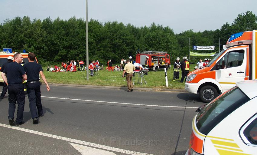 Schwerer Unfall mit Reisebus Lohmar Donrather Dreieck P033.JPG
